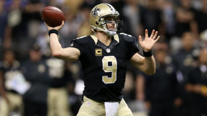NEW ORLEANS, LA - NOVEMBER 01:  New Orleans Saints quarterback Drew Brees #9 throws a pass against the New York Giants at Mercedes-Benz Superdome on November 1, 2015 in New Orleans, Louisiana.  (Photo by Chris Graythen/Getty Images)