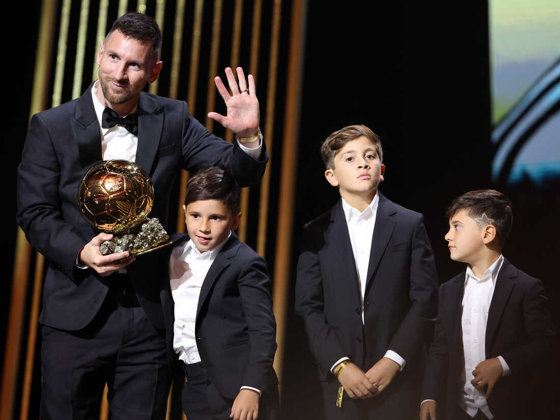 PARIS, FRANCE - OCTOBER 30: Lionel Messi and sons Thiago Messi, Mateo Messi Roccuzzo and Ciro Messi Roccuzz attend the 67th Ballon DOr Ceremony at Theatre Du Chatelet on October 30, 2023 in Paris, France. (Photo by Pascal Le Segretain/Getty Images)